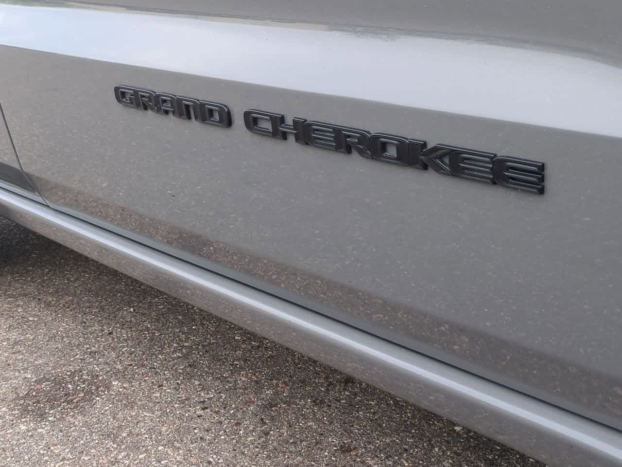 Thumbnail: 2021 Jeep Grand Cherokee - 12