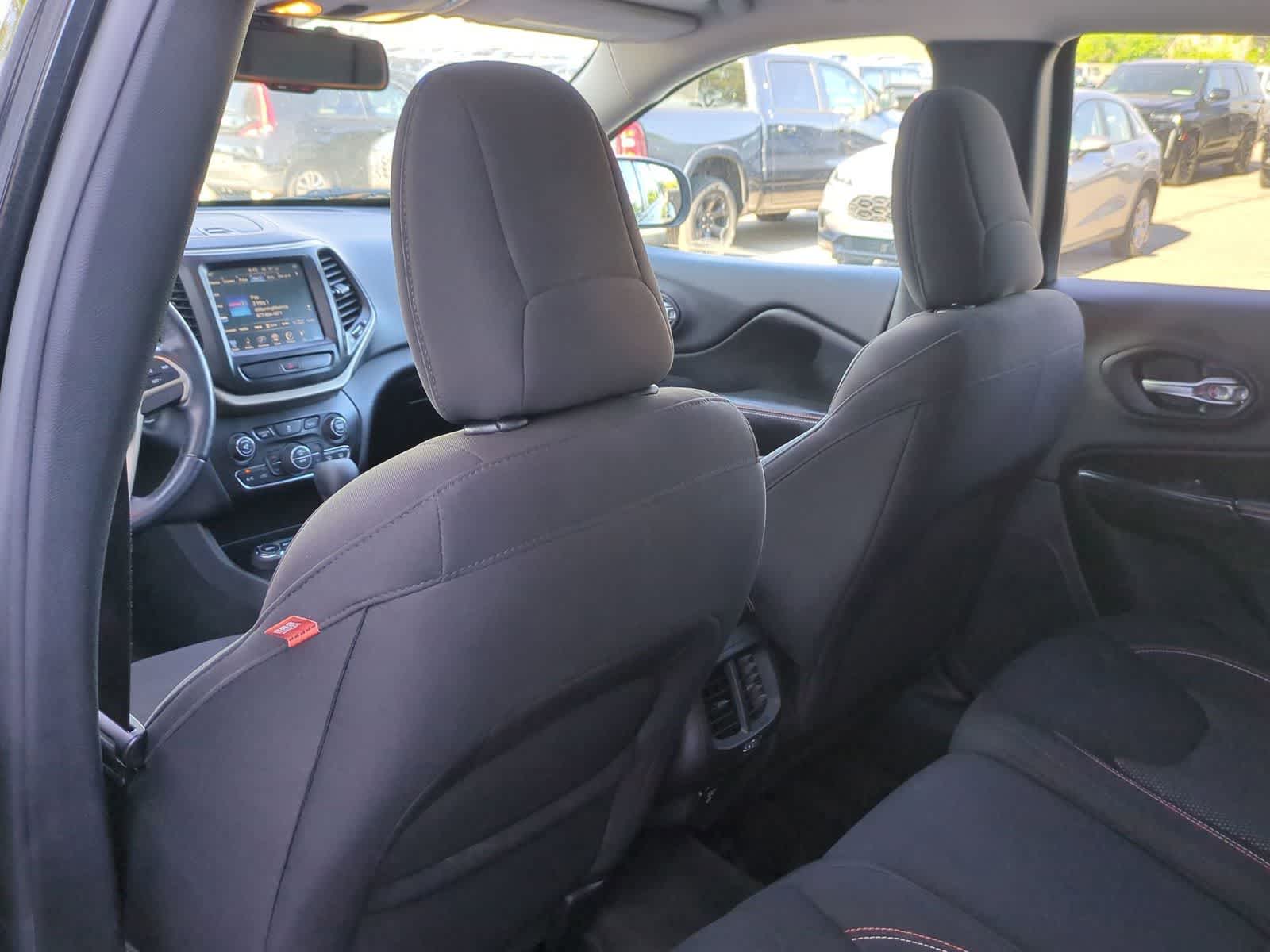 Thumbnail: 2016 Jeep Cherokee - 17