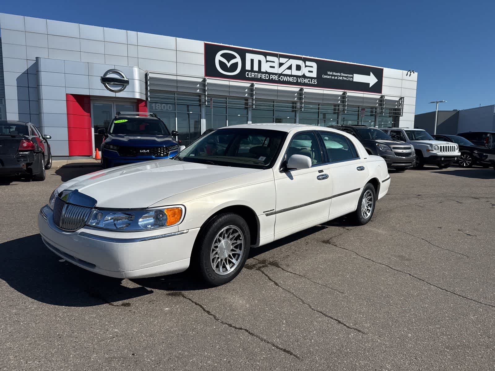 2000 Lincoln Town Car Signature's photo