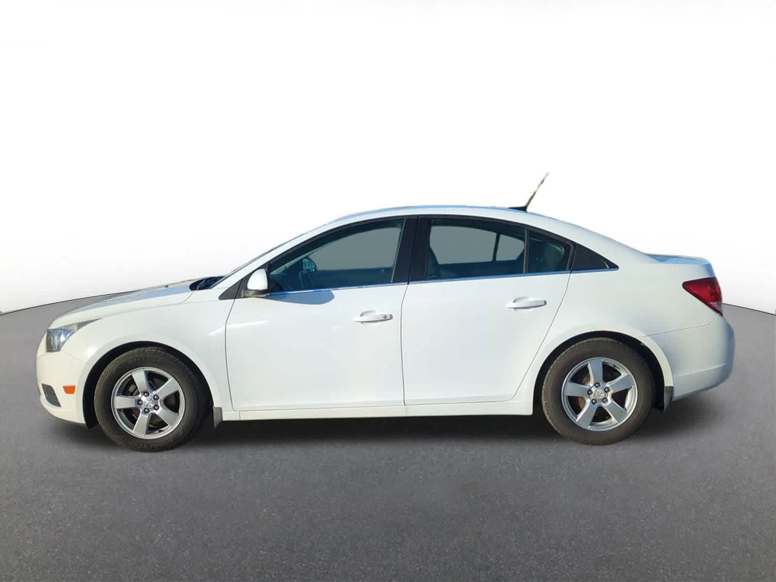 2013 Chevrolet Cruze photo 3