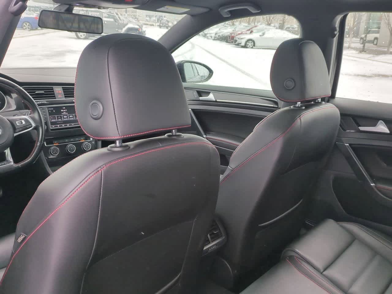 Thumbnail: 2016 Volkswagen Golf - 17