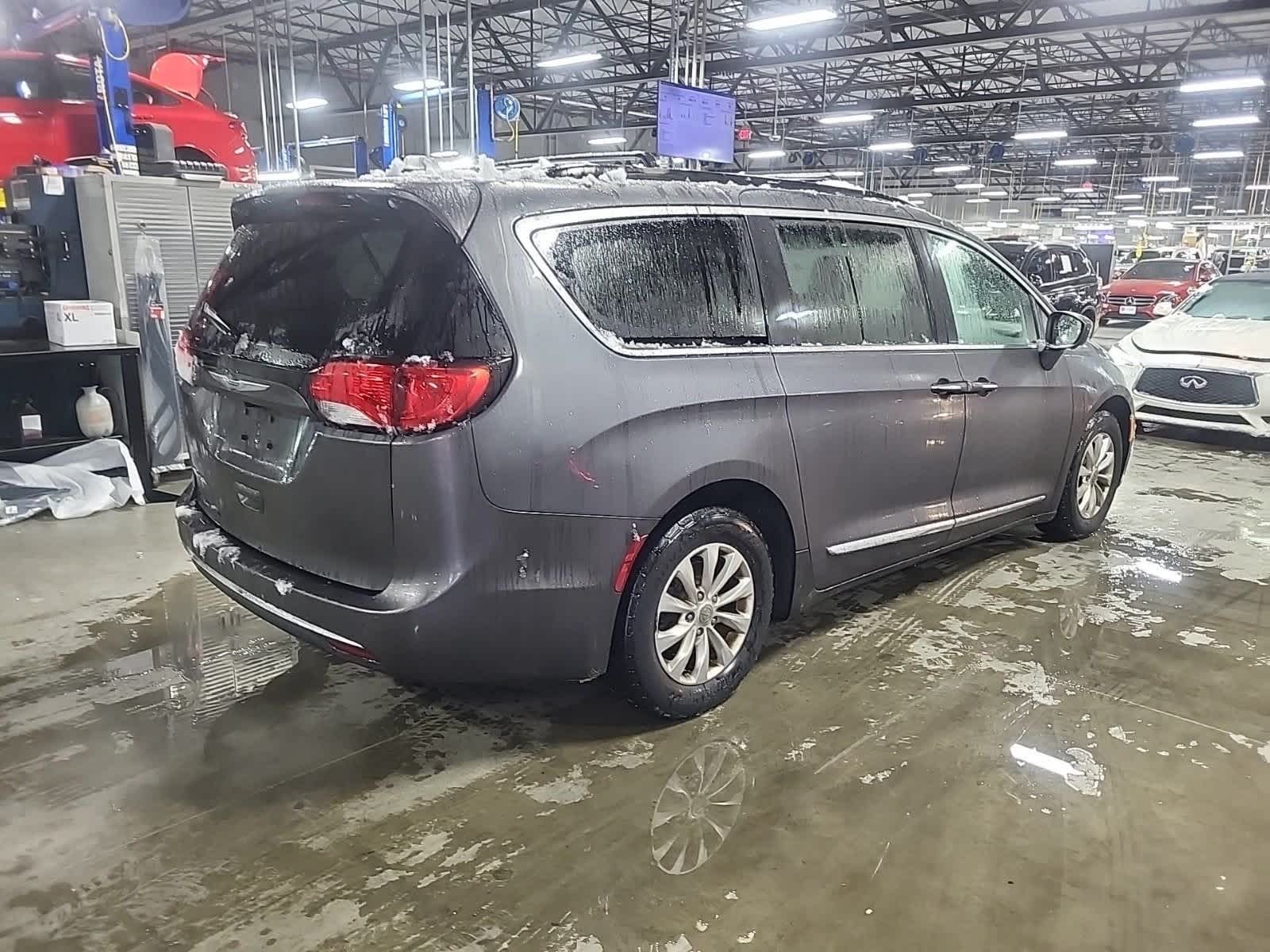 2017 Chrysler Pacifica Touring L -
                  Troy, MI