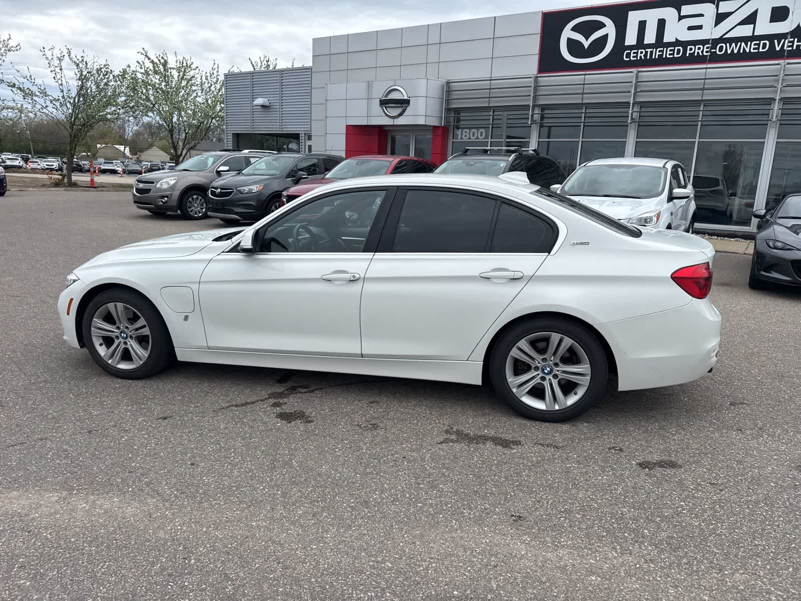 Thumbnail: 2017 BMW 3 Series - 8