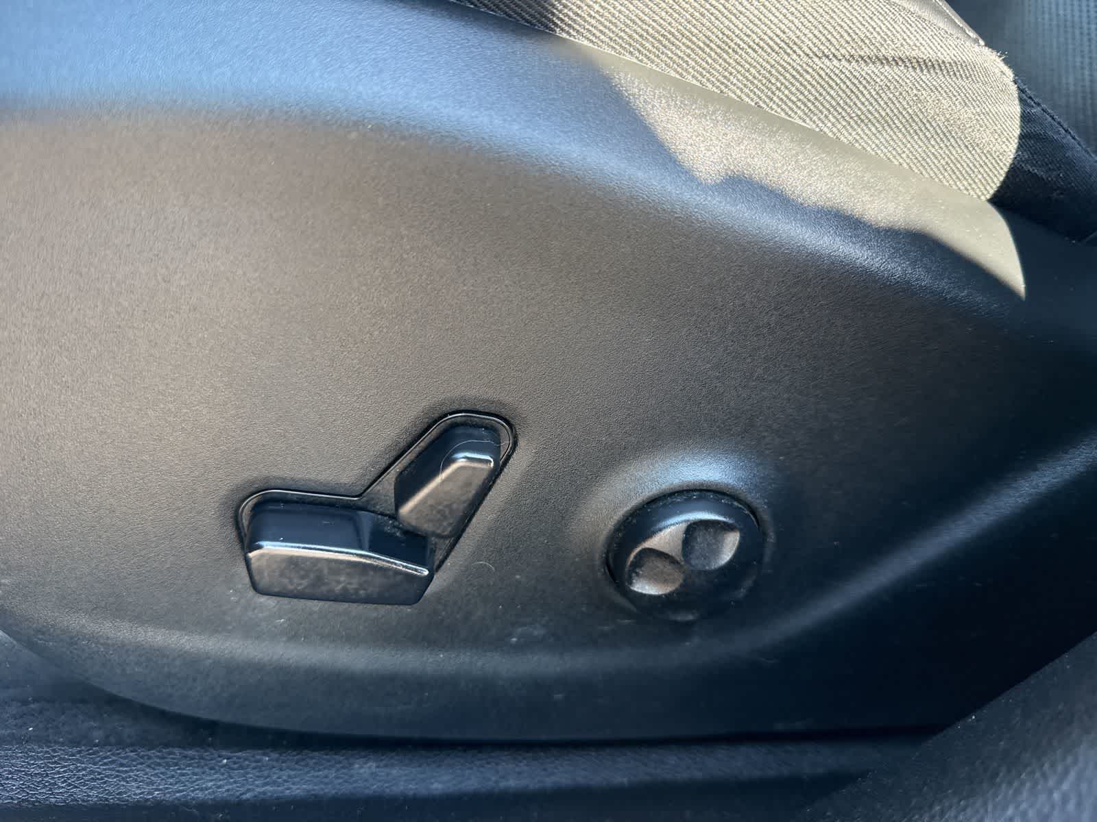 Thumbnail: 2019 Jeep Cherokee - 12