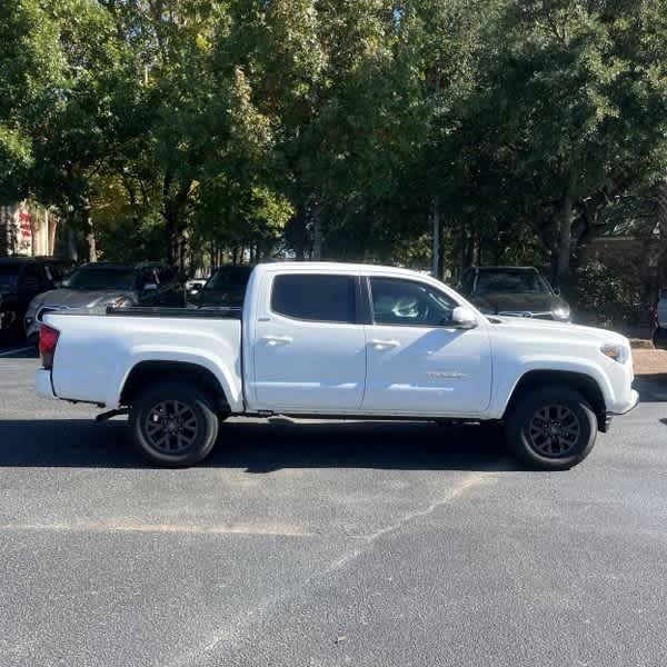2022 Toyota Tacoma SR5 V6 photo 2