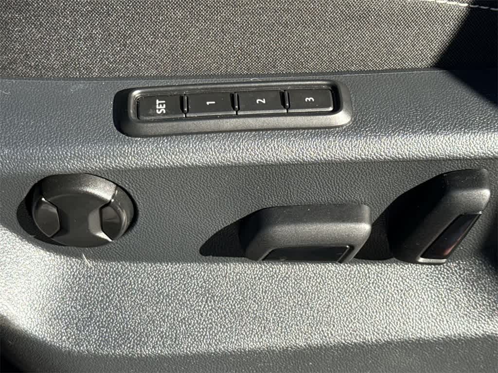 Thumbnail: 2023 Volkswagen Tiguan - 24