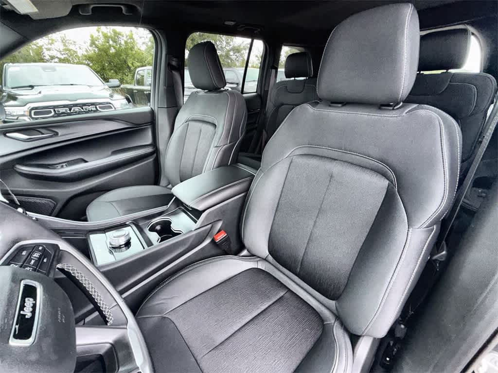 Thumbnail: 2025 Jeep Grand Cherokee - 10