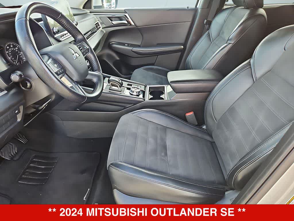 Thumbnail: 2024 Mitsubishi Outlander - 17