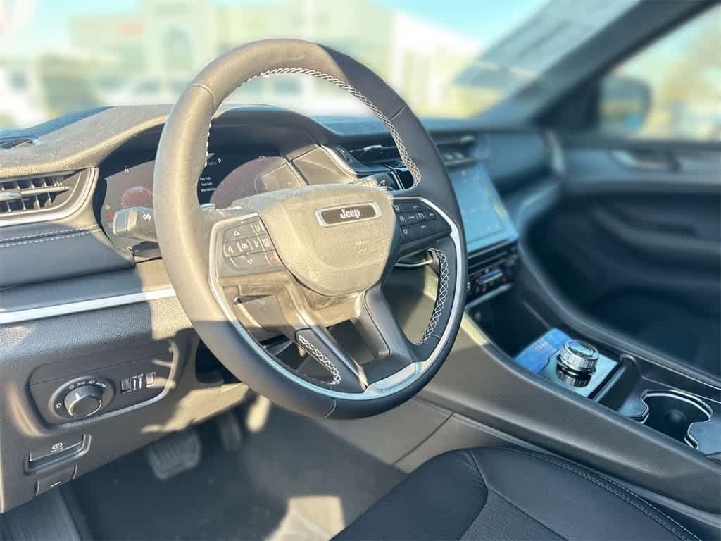 New 2025 Jeep Grand Cherokee Laredo X Sport Utility