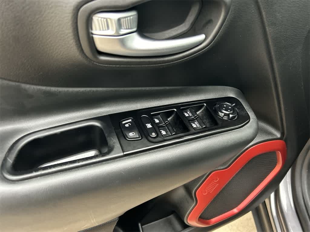 Thumbnail: 2021 Jeep Renegade - 22