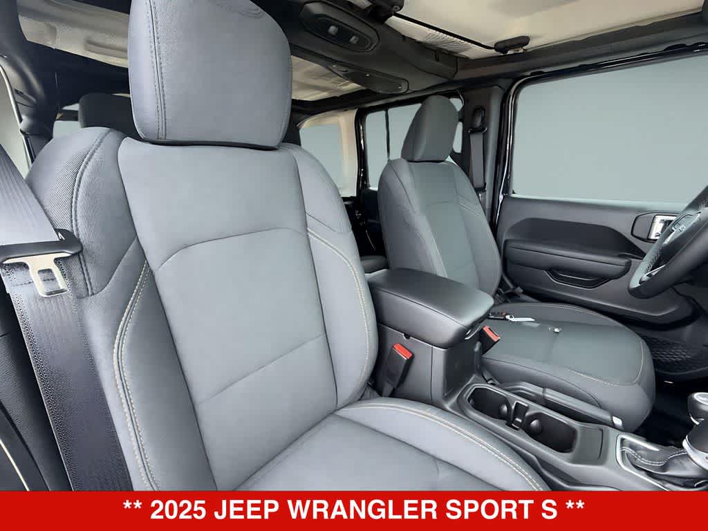 Thumbnail: 2025 Jeep Wrangler - 14