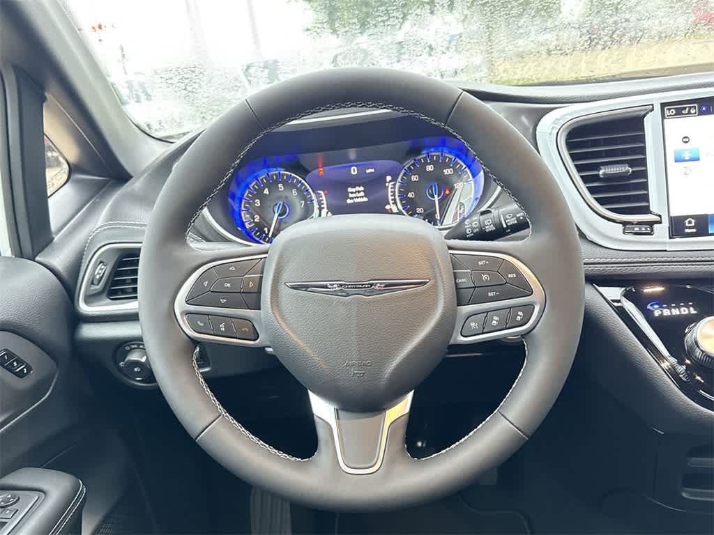Thumbnail: 2025 Chrysler Pacifica - 18