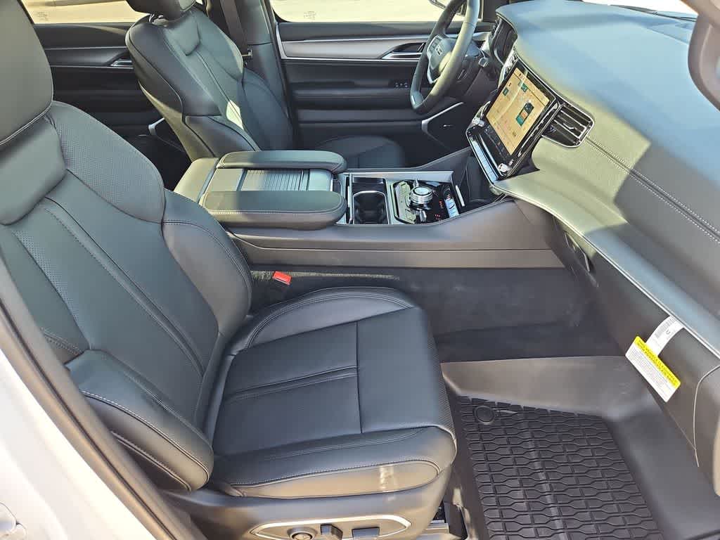 Thumbnail: 2026 Jeep Grand Wagoneer - 23