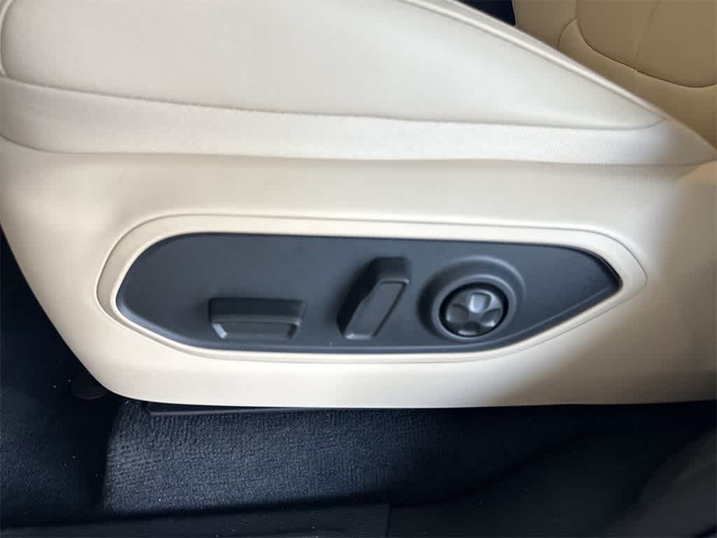 Thumbnail: 2025 Jeep Grand Cherokee - 25