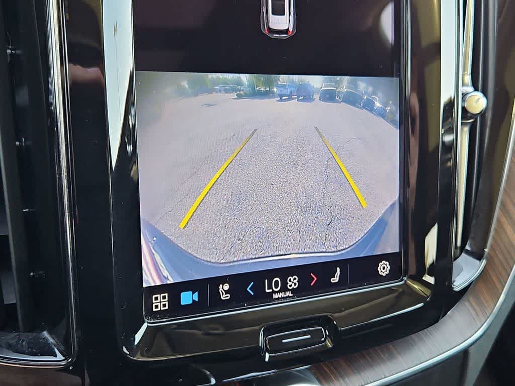 Thumbnail: 2022 Volvo XC60 - 32