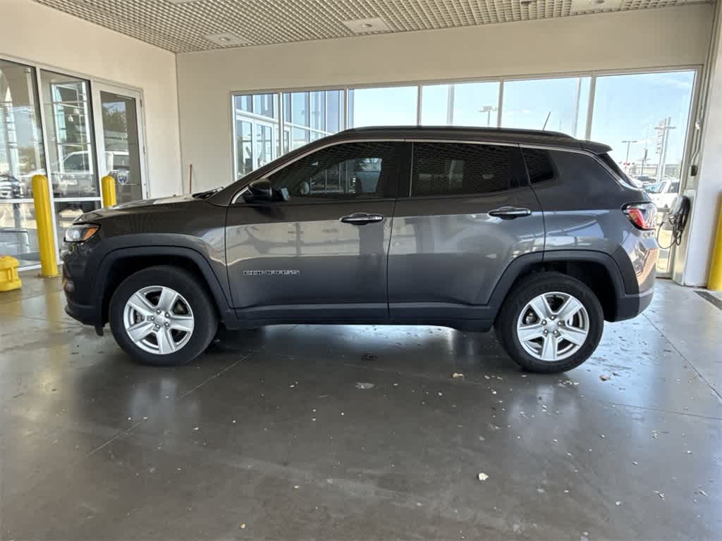 2022 Jeep Compass Latitude photo 3