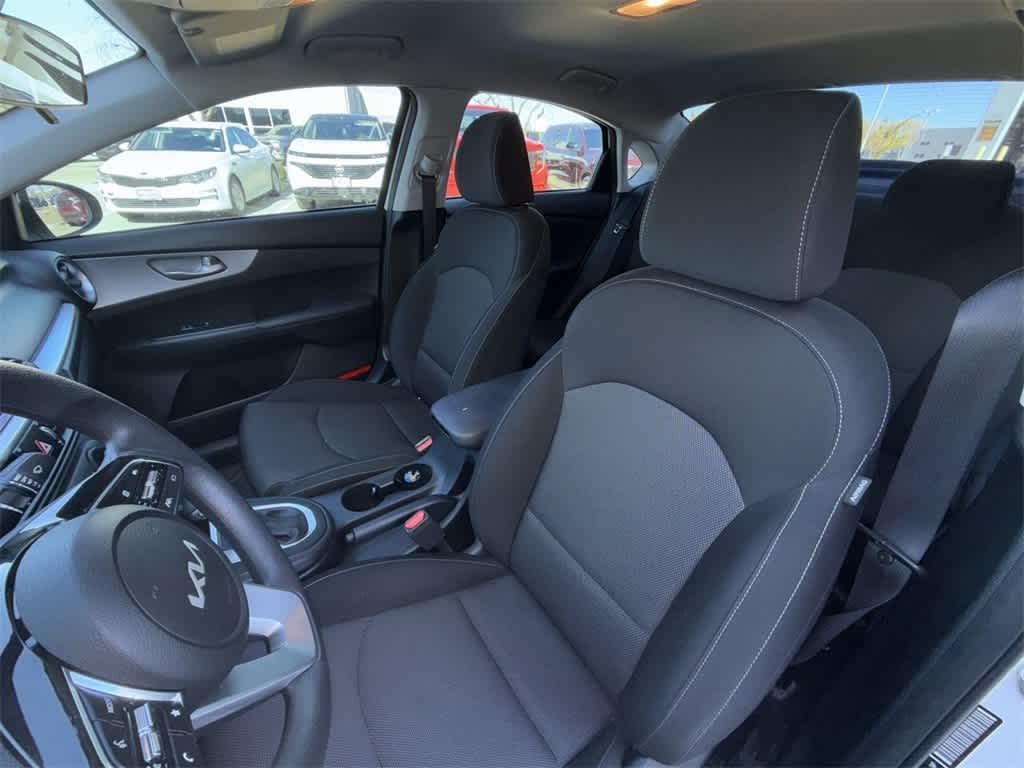 Thumbnail: 2022 Kia Forte - 11