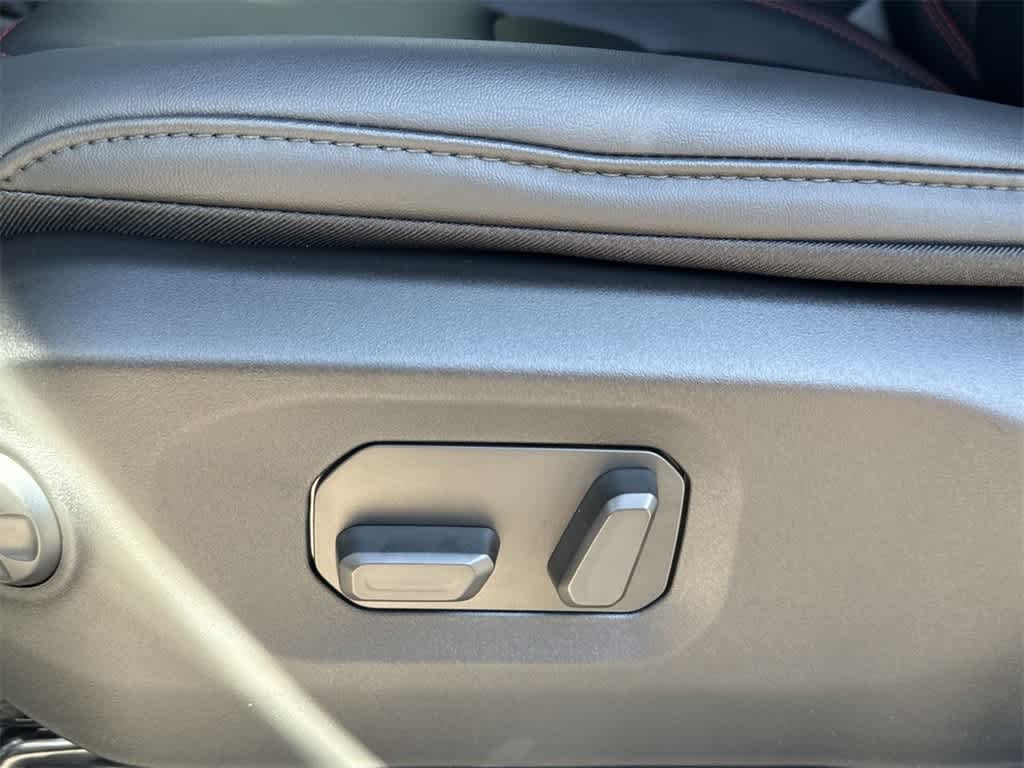 Thumbnail: 2025 Jeep Wrangler - 26