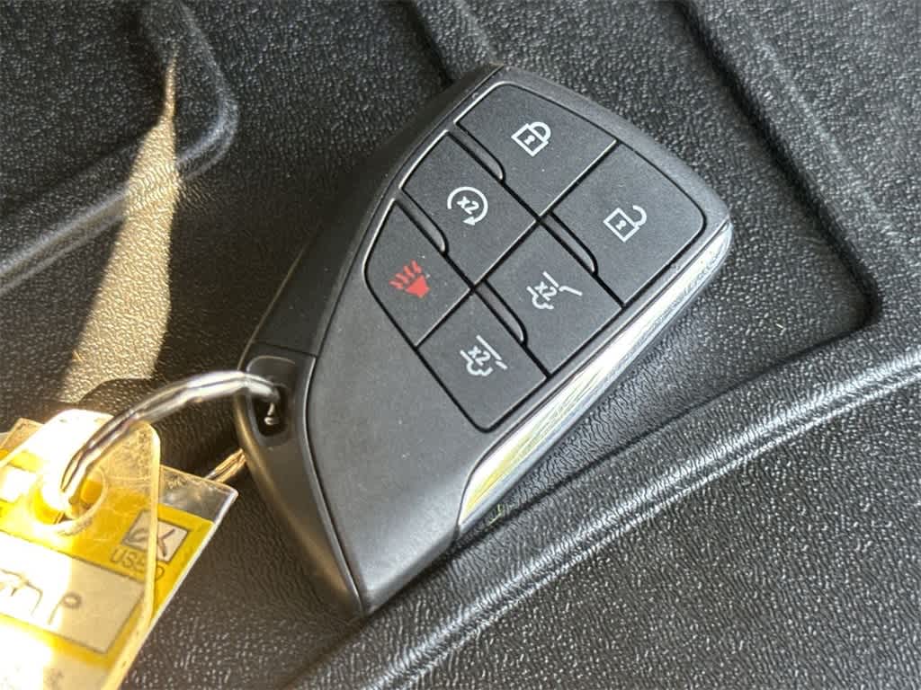 Thumbnail: 2023 GMC Yukon XL - 24