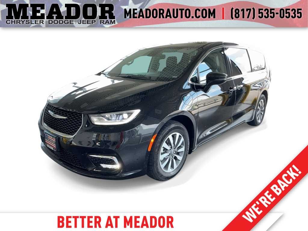 Used 2024 Chrysler Pacifica Plug-In Hybrid Select Van Passenger Van