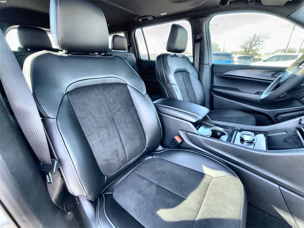 Thumbnail: 2025 Jeep Grand Cherokee L - 15