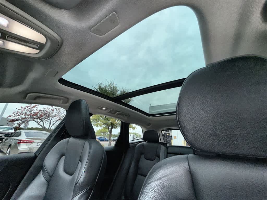 Thumbnail: 2023 Volvo XC60 - 24