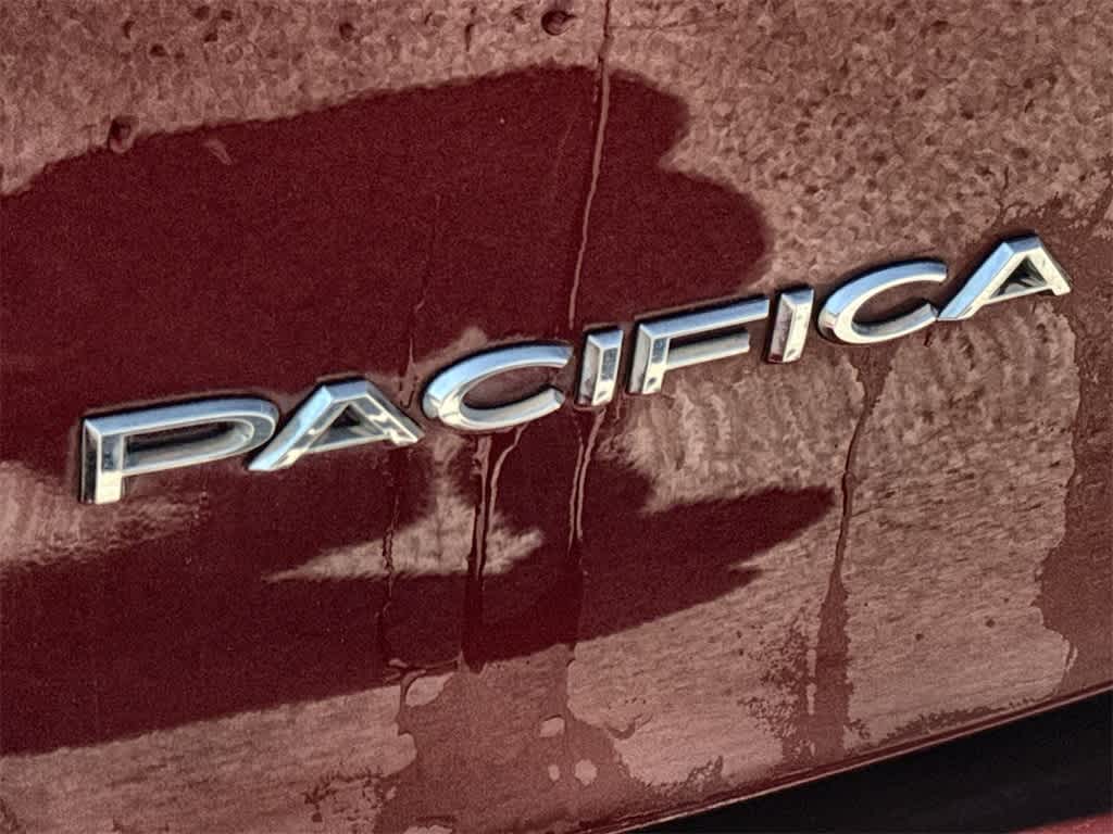 Thumbnail: 2018 Chrysler Pacifica - 10