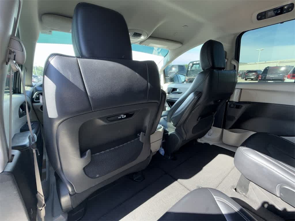Thumbnail: 2022 Chrysler Pacifica - 10
