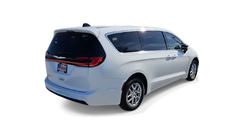 Thumbnail: 2026 Chrysler Pacifica - 2