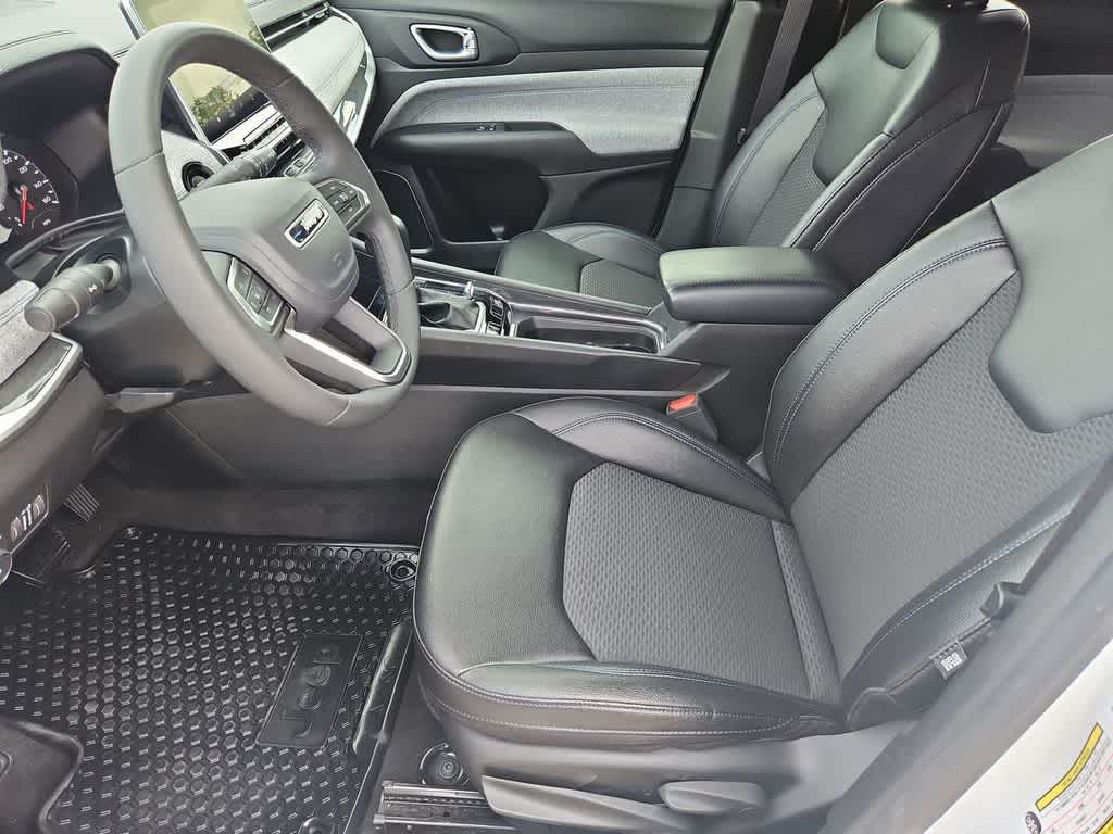 Thumbnail: 2024 Jeep Compass - 17