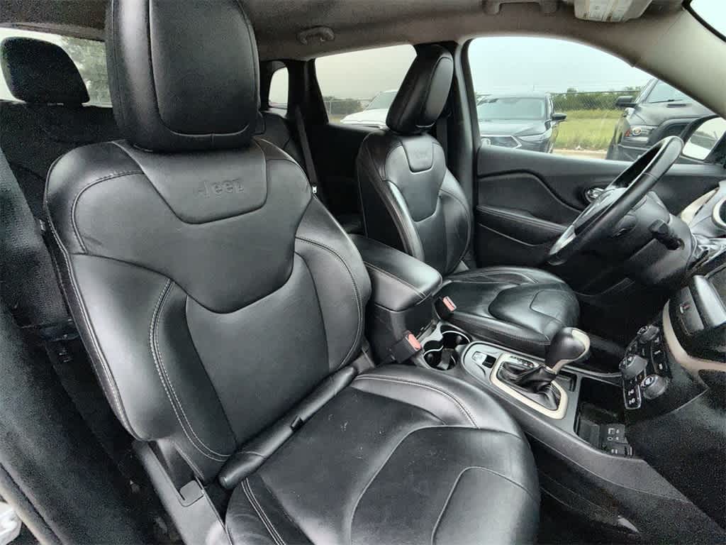 Thumbnail: 2016 Jeep Cherokee - 13