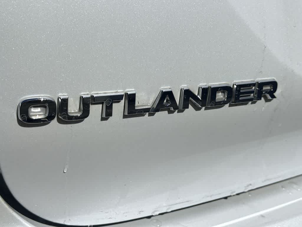 Thumbnail: 2024 Mitsubishi Outlander - 22