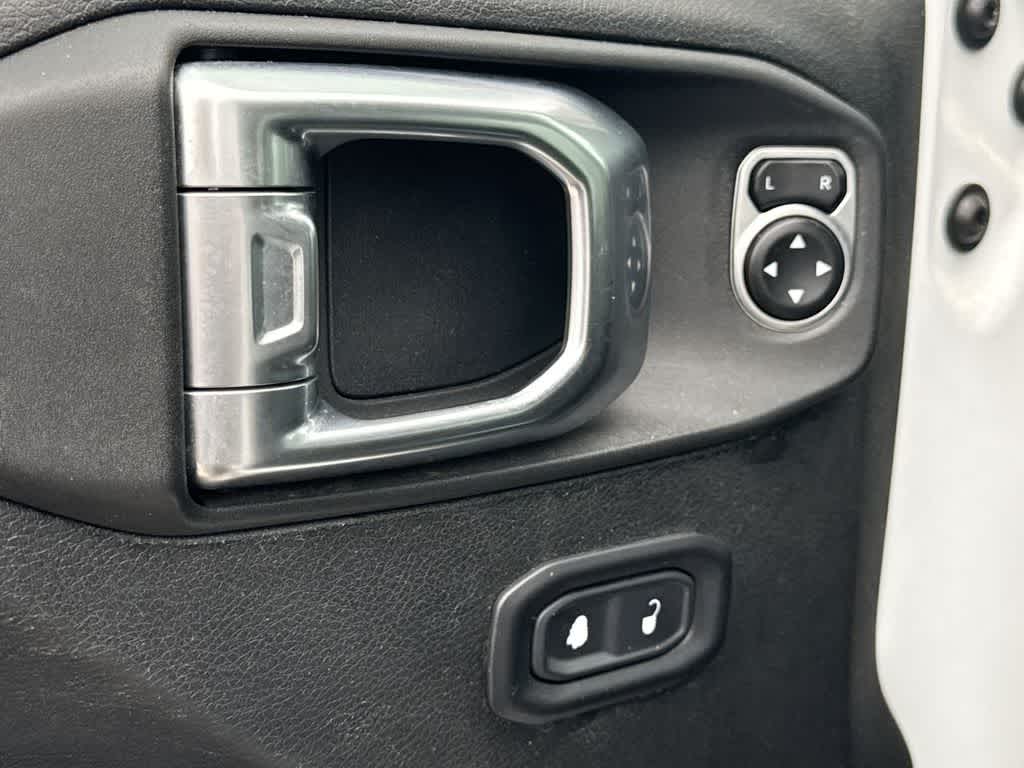 Thumbnail: 2019 Jeep Wrangler - 23