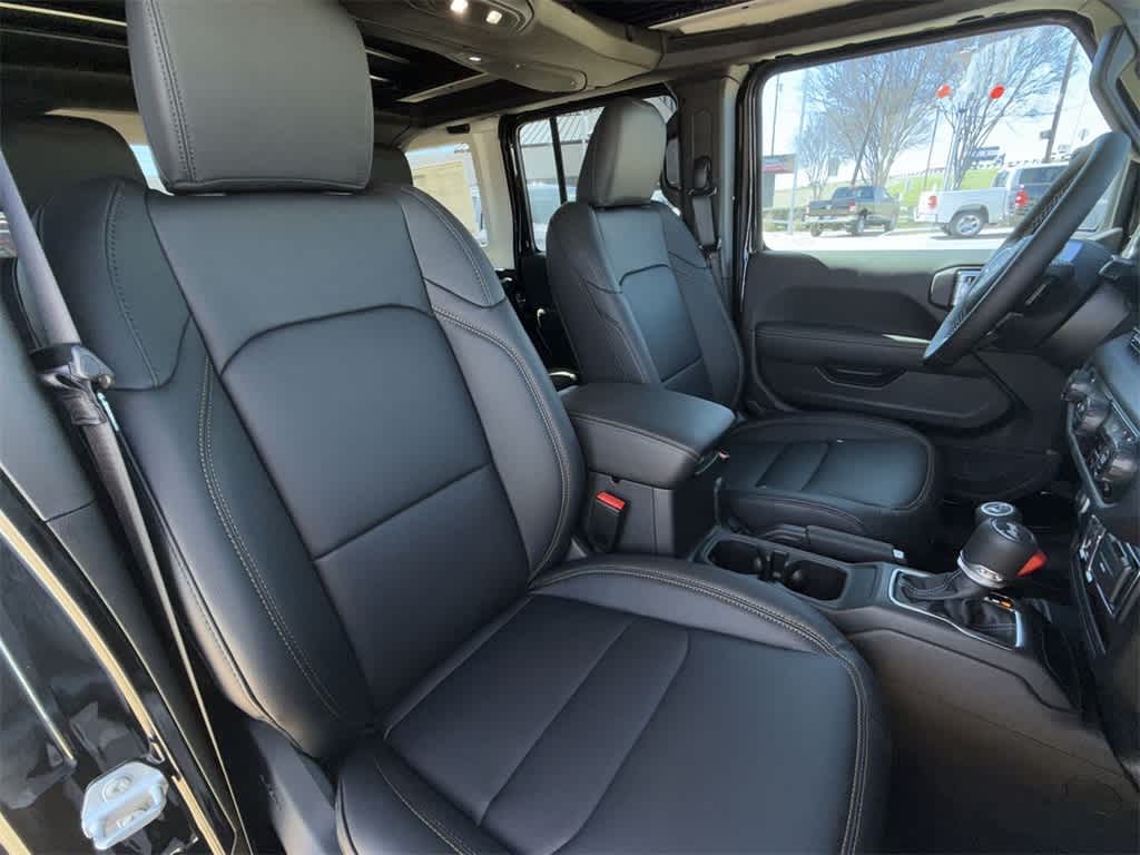 Thumbnail: 2025 Jeep Wrangler - 14