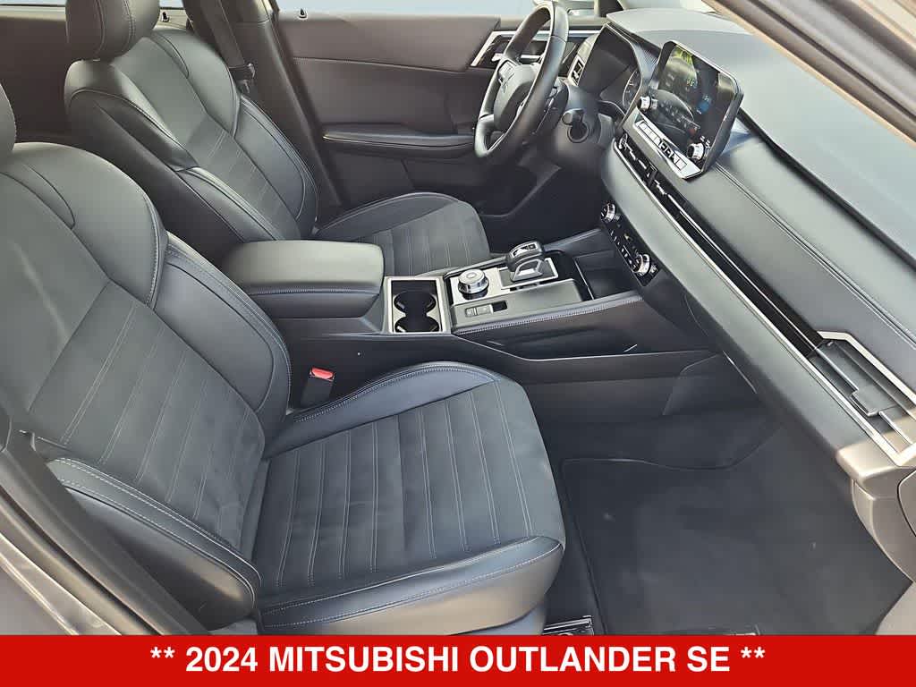 Thumbnail: 2024 Mitsubishi Outlander - 22