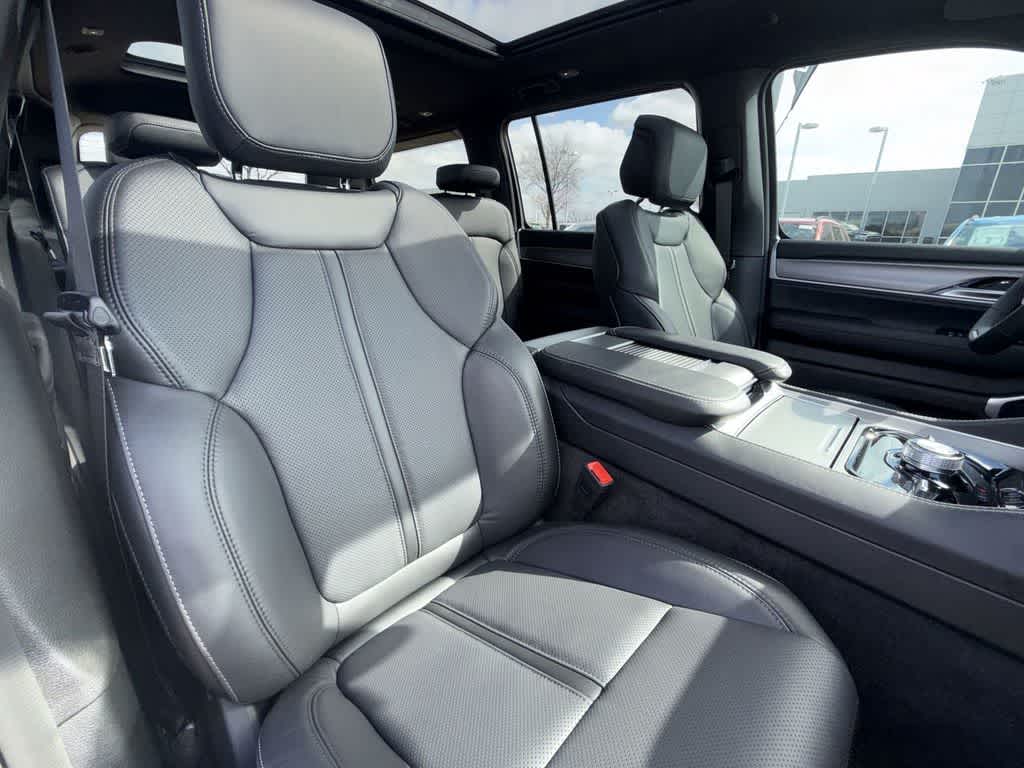 Thumbnail: 2025 Jeep Wagoneer - 15