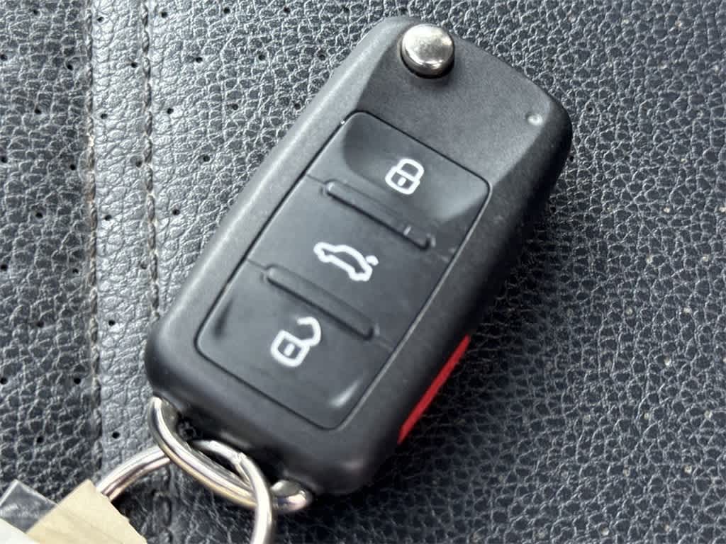 Thumbnail: 2015 Volkswagen Passat - 22