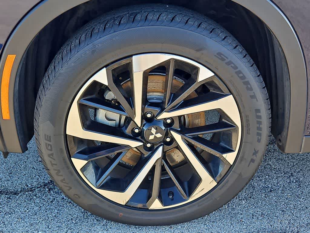 Thumbnail: 2024 Mitsubishi Outlander - 14