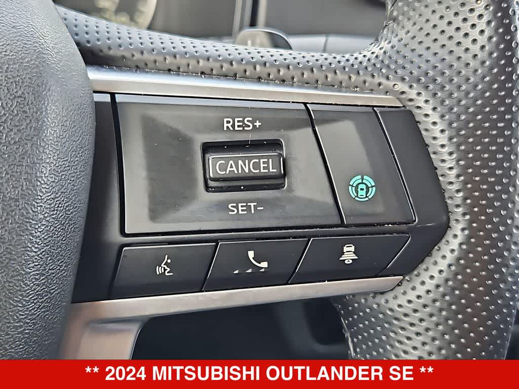 Thumbnail: 2024 Mitsubishi Outlander - 25