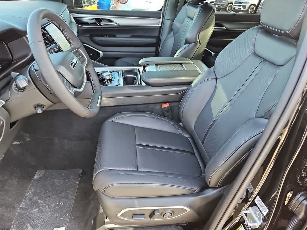 Thumbnail: 2026 Jeep Grand Wagoneer - 17