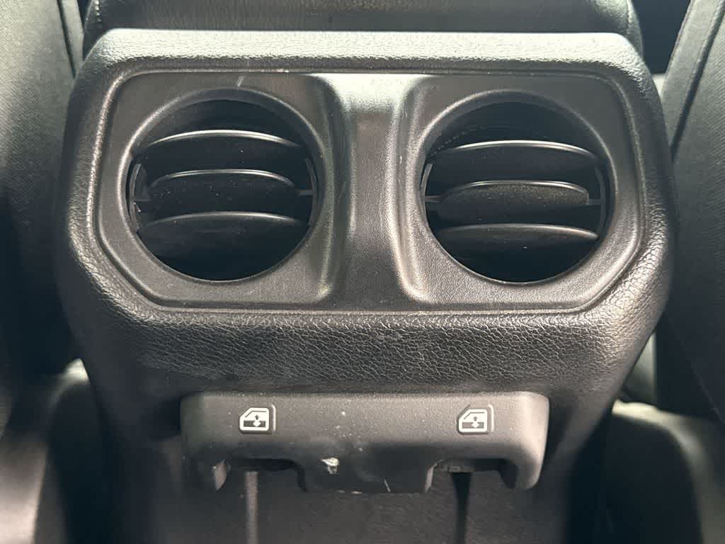 Thumbnail: 2019 Jeep Wrangler - 21