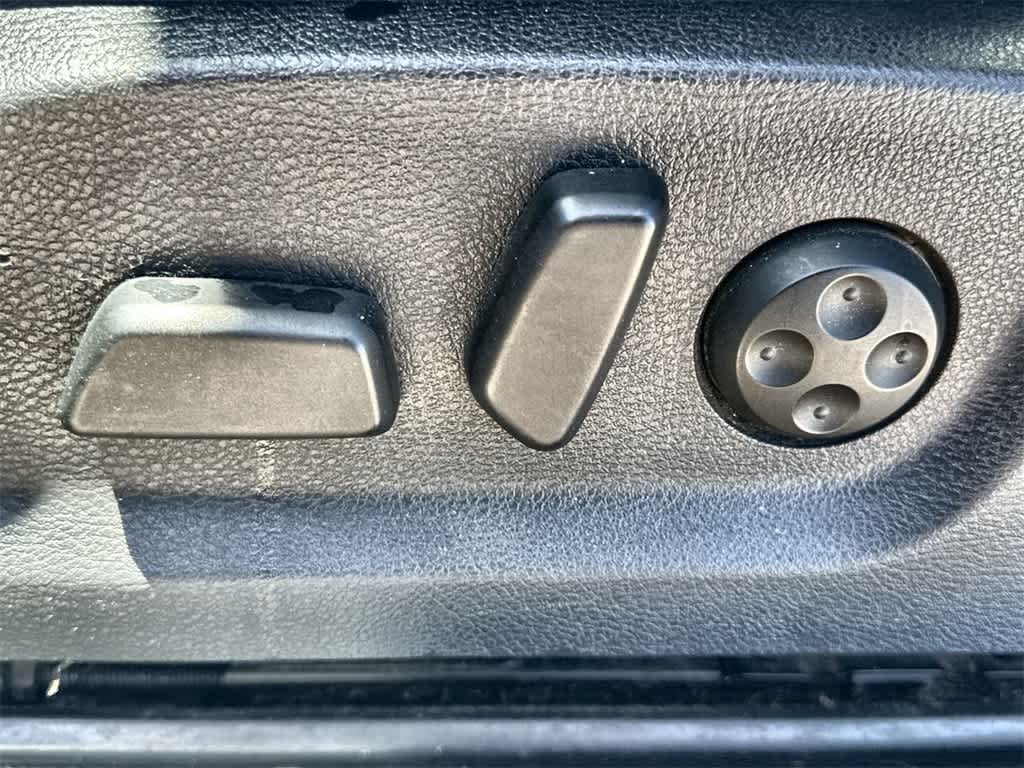 Thumbnail: 2012 Volkswagen Eos - 23