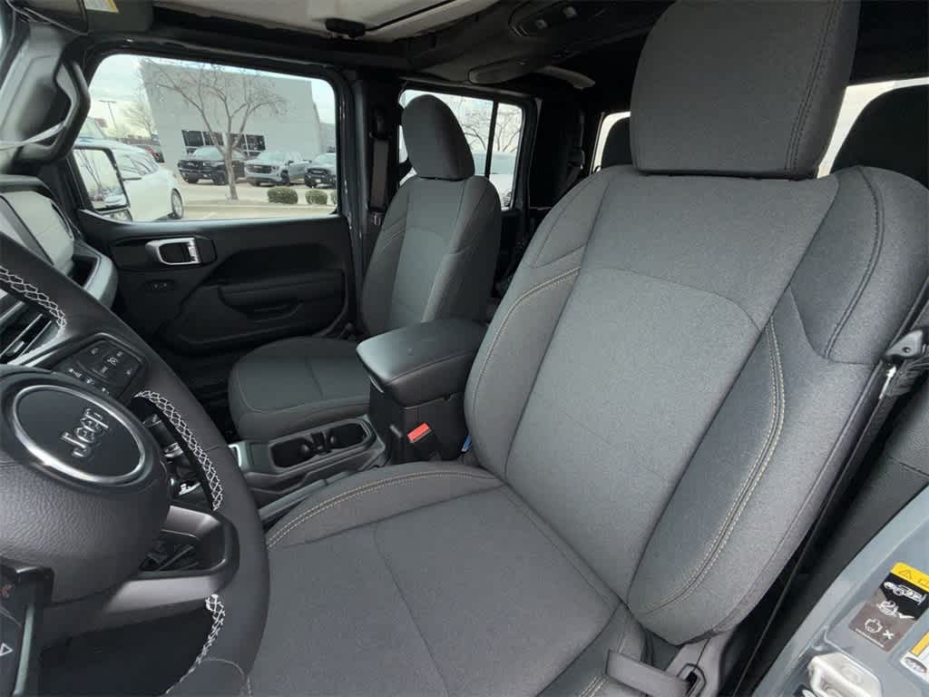 Thumbnail: 2025 Jeep Gladiator - 10