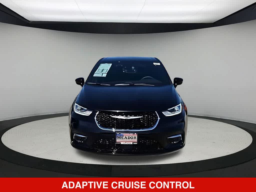 Thumbnail: 2026 Chrysler Pacifica - 3