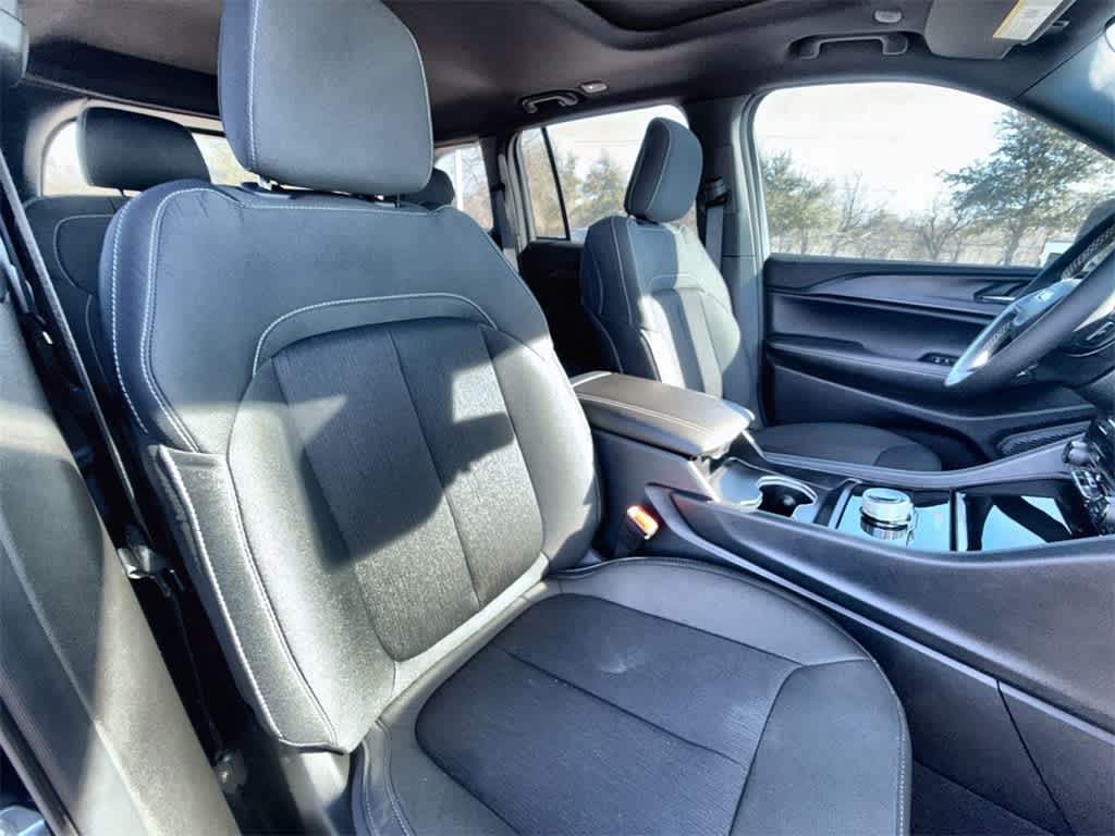 Thumbnail: 2025 Jeep Grand Cherokee - 14