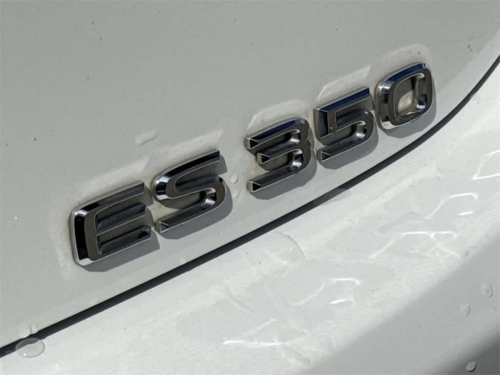 Thumbnail: 2021 Lexus ES - 8