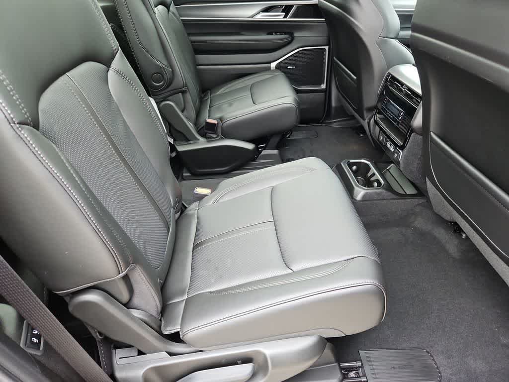 Thumbnail: 2026 Jeep Grand Wagoneer - 22