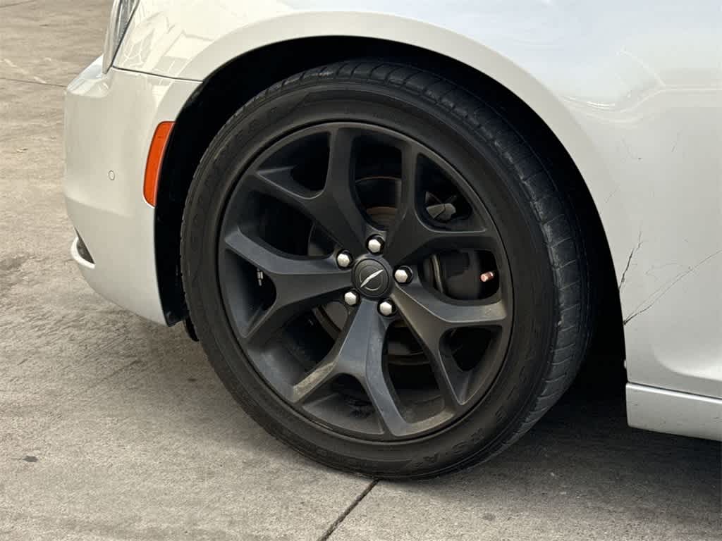 Thumbnail: 2021 Chrysler 300 - 10