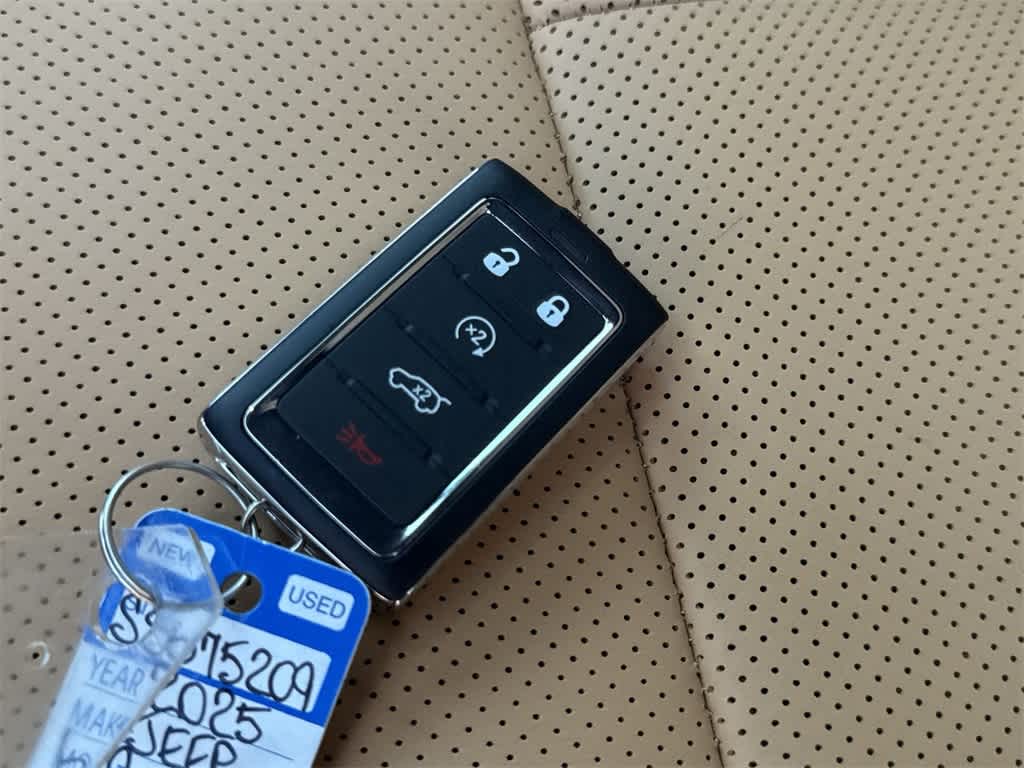 Thumbnail: 2025 Jeep Grand Cherokee - 24