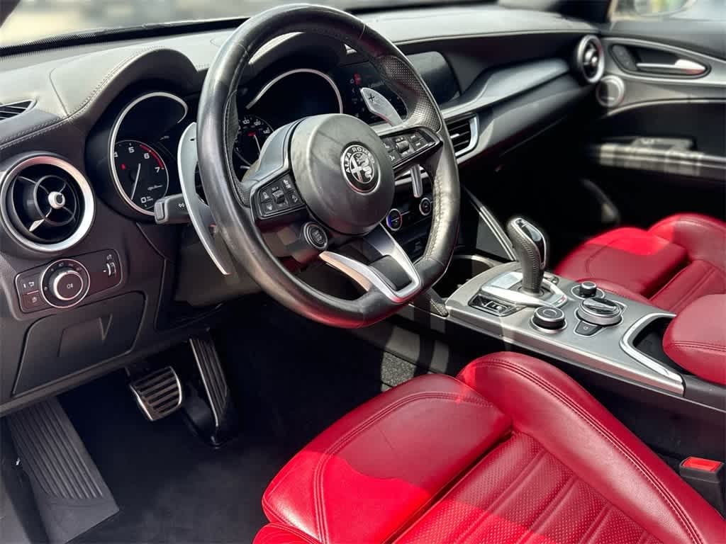 2022 Alfa Romeo Stelvio Ti photo 2